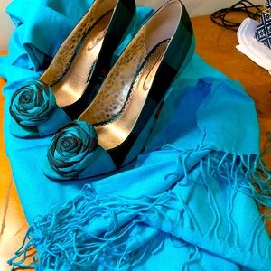 Naturally knotty scarf